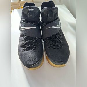 Nike LeBron 14 basketball shoes size 11